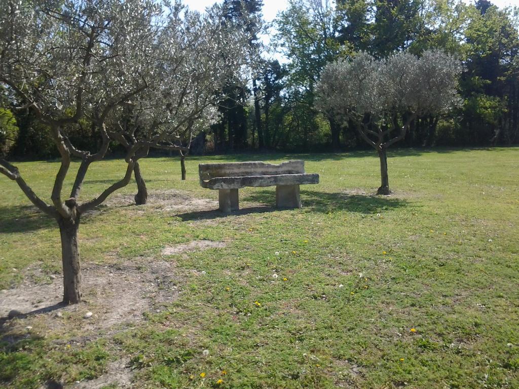 La Bastide Des Amouriers Caumont-sur-Durance Zewnętrze zdjęcie