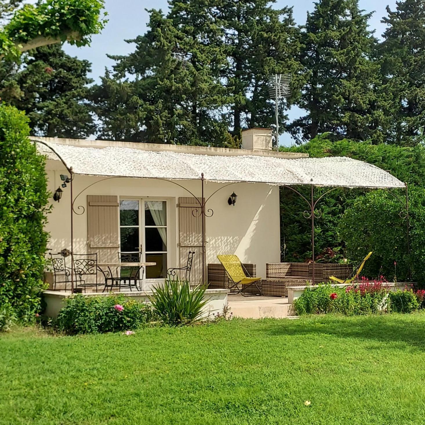 La Bastide Des Amouriers Caumont-sur-Durance Zewnętrze zdjęcie