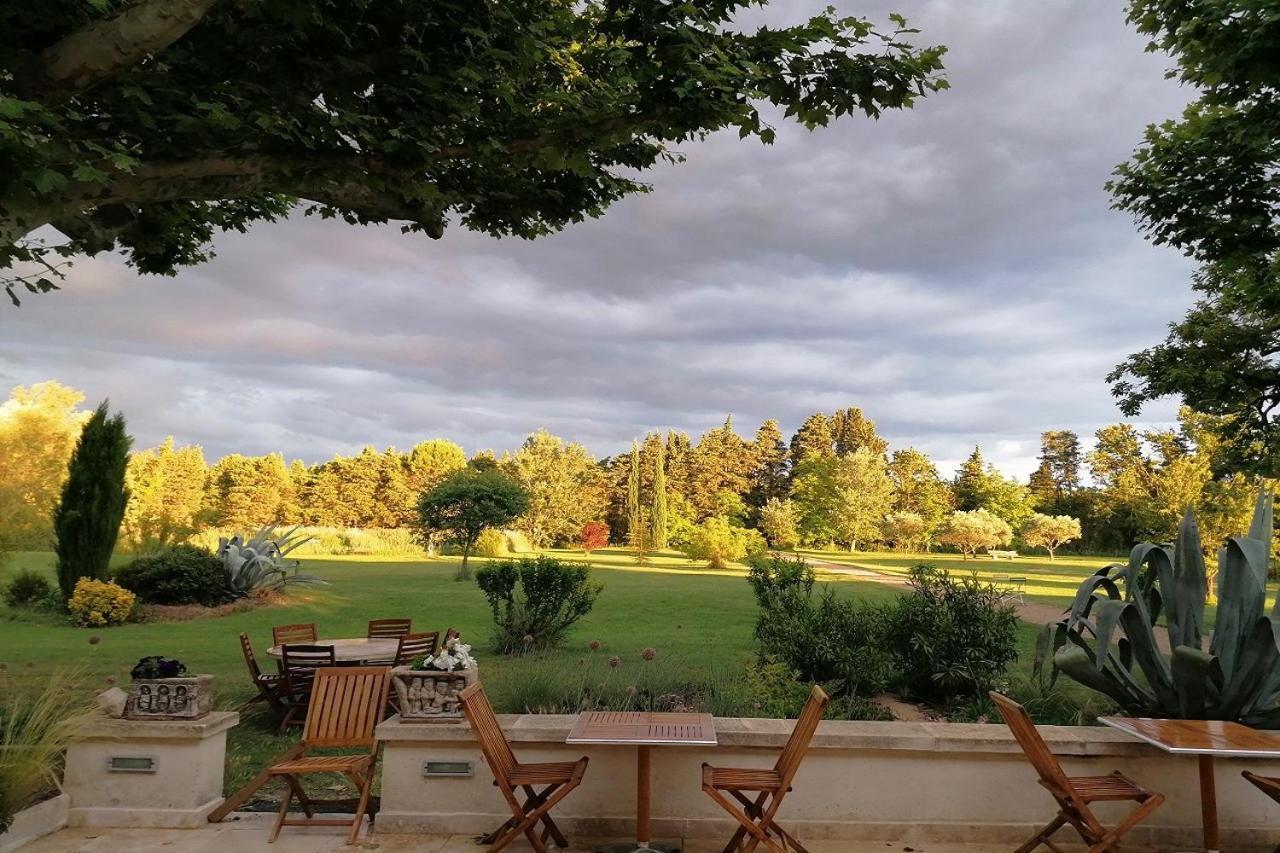 La Bastide Des Amouriers Caumont-sur-Durance Zewnętrze zdjęcie