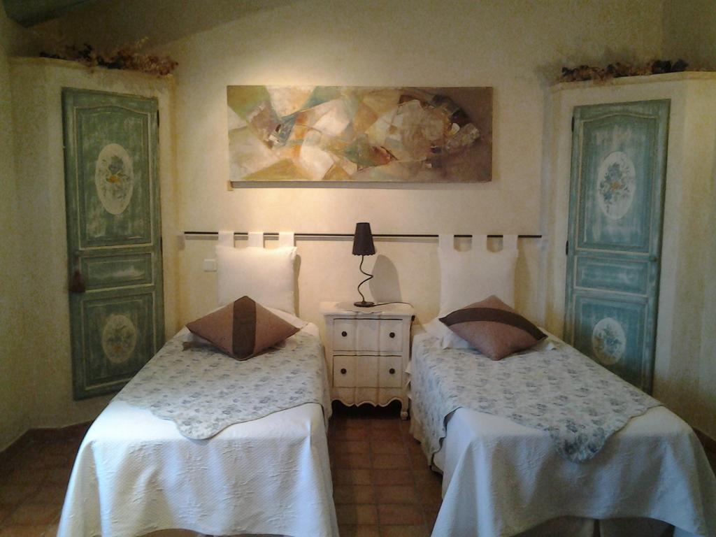 La Bastide Des Amouriers Caumont-sur-Durance Zewnętrze zdjęcie